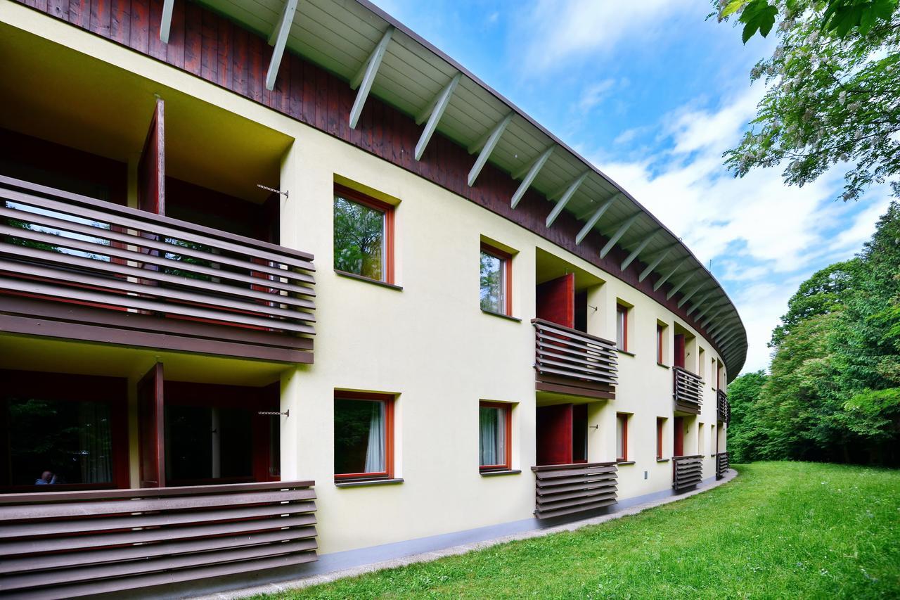 Bildungshaus Schloss Krastowitz Hotel Klagenfurt am Woerthersee Buitenkant foto
