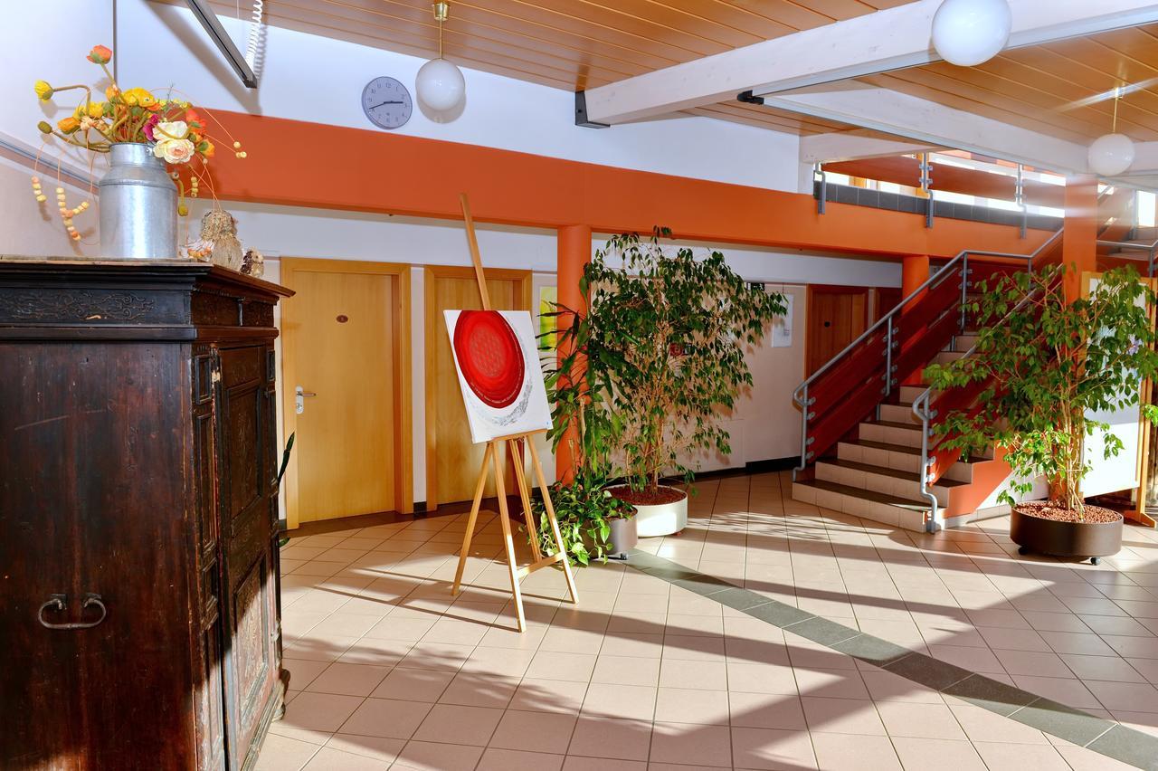 Bildungshaus Schloss Krastowitz Hotel Klagenfurt am Woerthersee Buitenkant foto