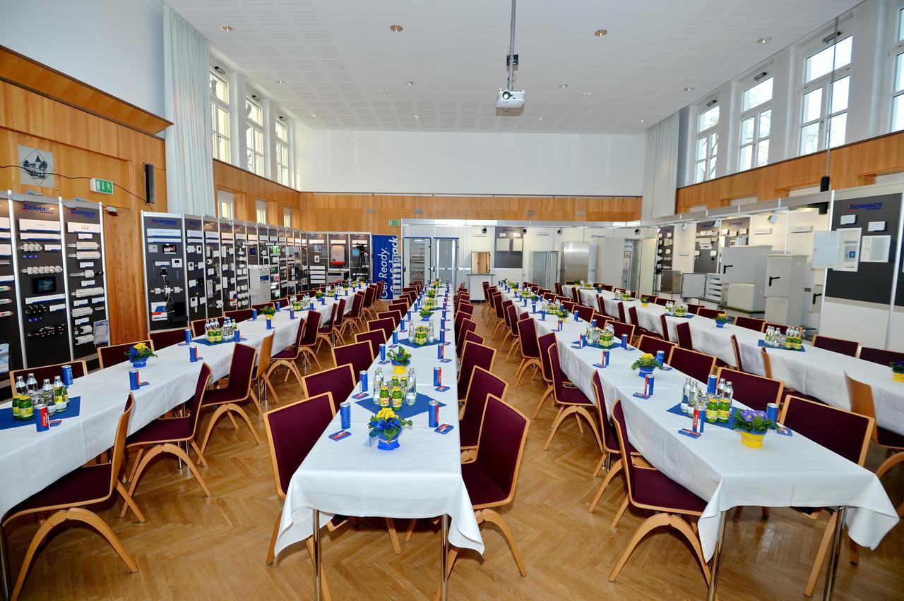Bildungshaus Schloss Krastowitz Hotel Klagenfurt am Woerthersee Buitenkant foto